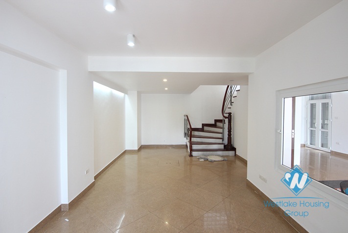 Lakeside house for rent in Tay Ho with amazing lake view 